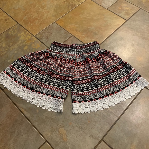 Womens XS/S Tribal Print Flowy Shorts w/ Lace - Picture 2 of 4